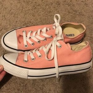Light pink Converse size 7